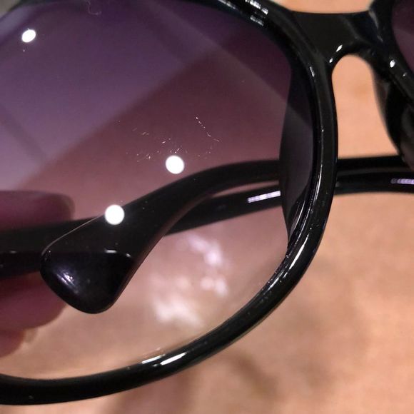 UV protected fox accent black sunglasses - Picture 6 of 6